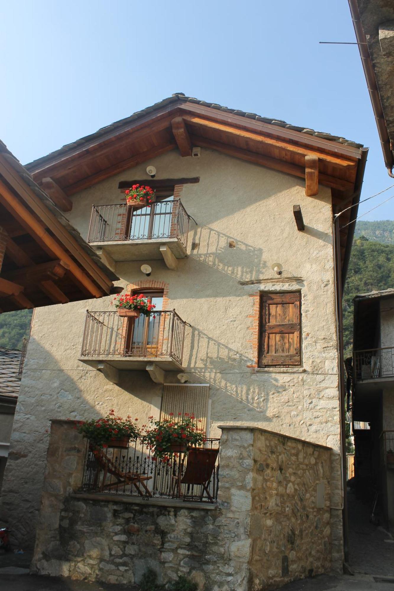La Maison Des Vignerons Chambres D'Hotes B&B Donnaz エクステリア 写真
